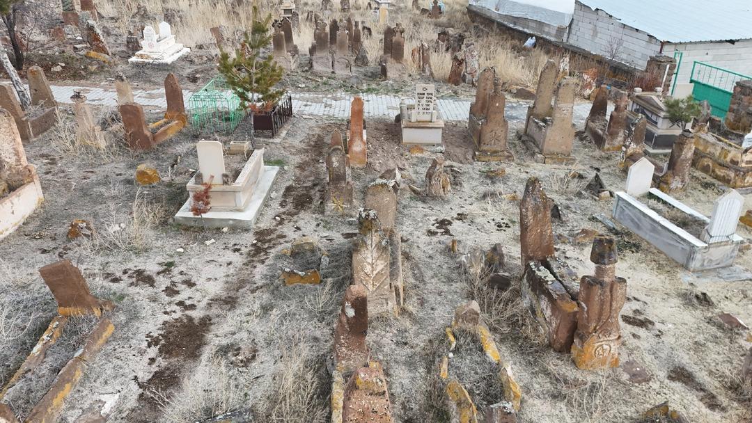 1000 yıllık mezar k&uuml;lt&uuml;r&uuml;! T&uuml;rk k&uuml;lt&uuml;r&uuml;n&uuml;n izlerine rastlandı 2