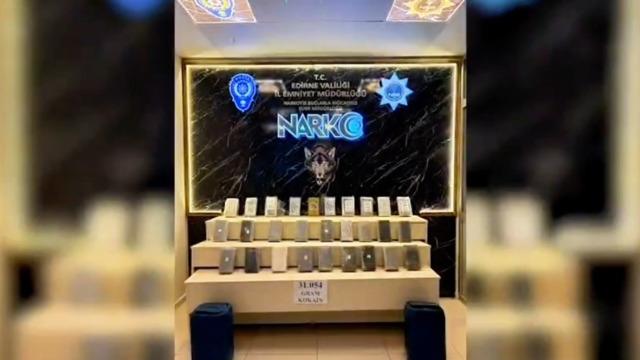 Bakan Yerlikaya: Uluslararası uyuşturucu madde ticareti yapan şüphelilere yönelik düzenlenen operasyonumuzda 31 kilogram kokain ele geçirdik
