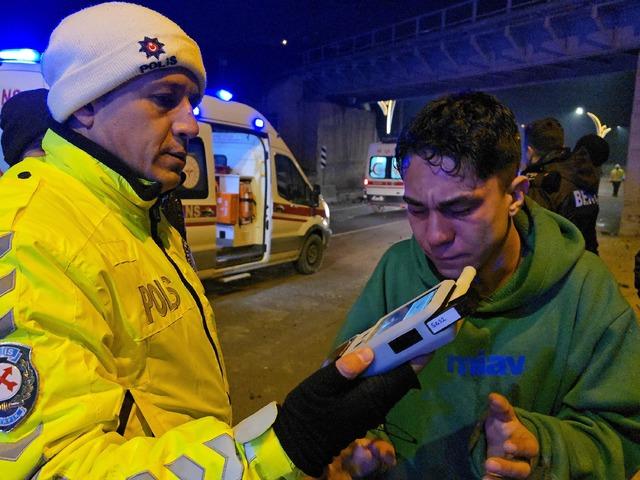 Karab&uuml;k'te hareketli gece! '&Uuml;fleme pazarlığı' kamerada: "Hangisi yararıma?"