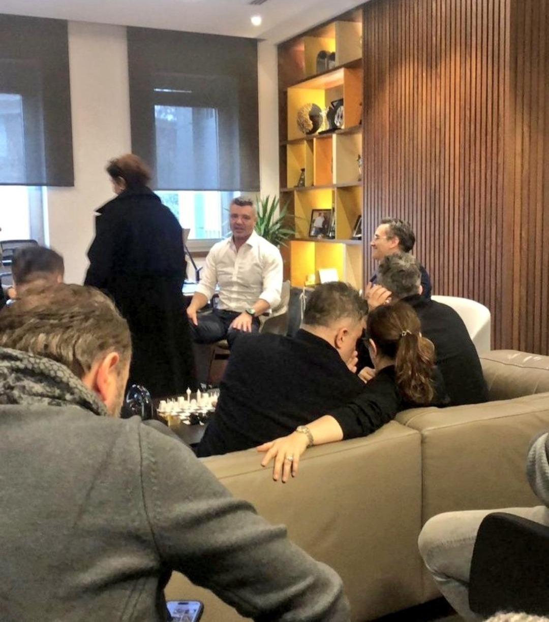 Sadettin Saran serbest bırakıldı! Adliye &ccedil;ıkışında g&ouml;zyaşlarına engel olamadı 5