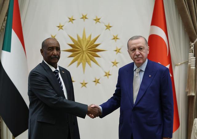 Ankara da kritik temas: Cumhurbaşkanı Erdoğan, Sudan Egemenlik Konseyi Başkanı Burhan ı kabul etti 11