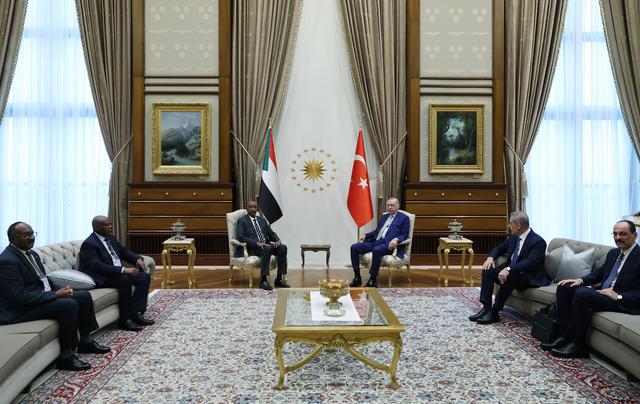Ankara da kritik temas: Cumhurbaşkanı Erdoğan, Sudan Egemenlik Konseyi Başkanı Burhan ı kabul etti 13