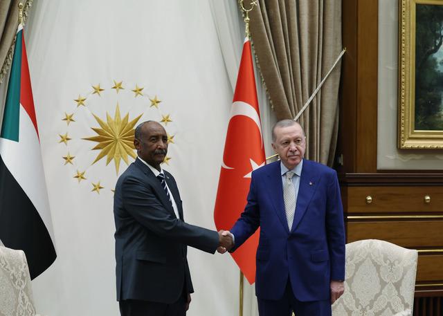 Ankara da kritik temas: Cumhurbaşkanı Erdoğan, Sudan Egemenlik Konseyi Başkanı Burhan ı kabul etti 14