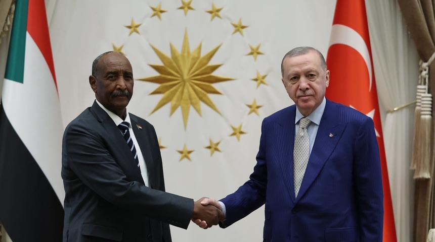 Ankara'da kritik temas: Cumhurbaşkanı Erdoğan, Sudan Egemenlik Konseyi Başkanı Burhan'ı kabul etti