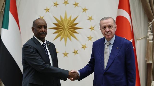 Ankara'da kritik temas: Cumhurbaşkanı Erdoğan, Sudan Egemenlik Konseyi Başkanı Burhan'ı kabul etti