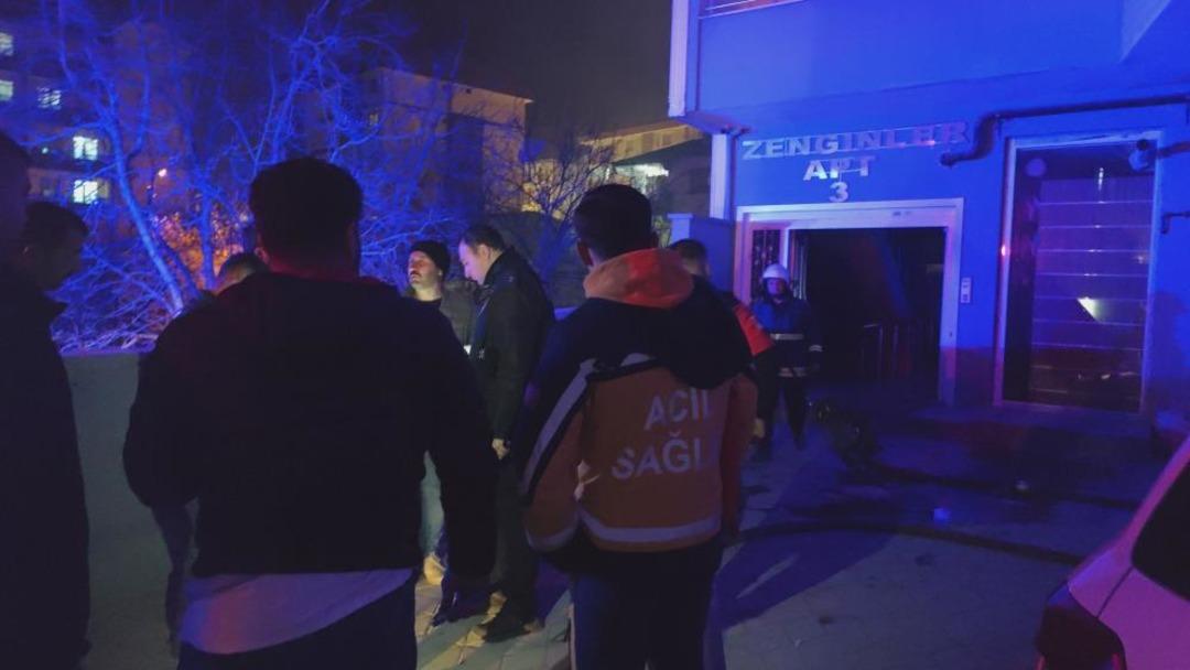 Apartmanda yangın paniği: 15 kişi dumandan etkilendi 2