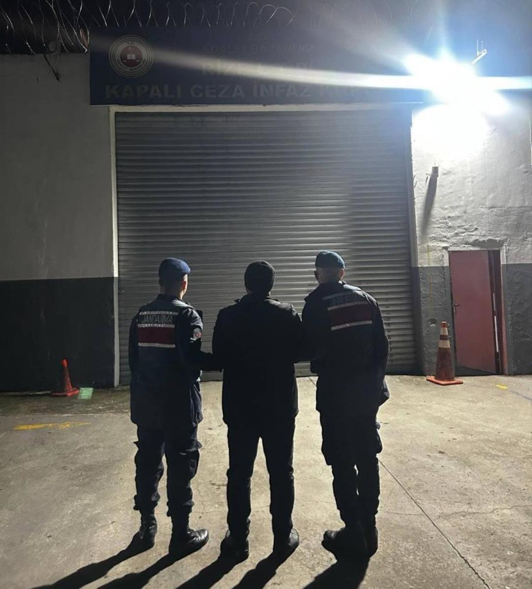 &Ccedil;ocuk istismarından aranan şahıs yakalanarak cezaevine g&ouml;nderildi 1