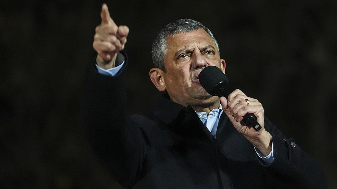 &Ouml;zg&uuml;r &Ouml;zel&rsquo;den anket itirafı! &lsquo;AK Parti&rsquo; detayını anlattı: &ldquo;Buna &ouml;zeleştirel bakıyoruz&rdquo; 2