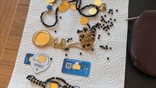 Ağrı’da yolda bulunan altınlar sahibine ulaştırıldı