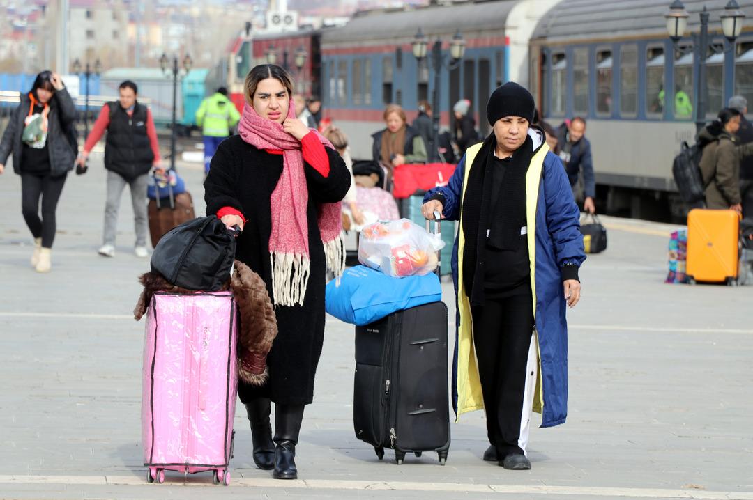 Seferler başladı: G&uuml;mr&uuml;k kapısı insan kaynıyor, akın akın geliyorlar! 4