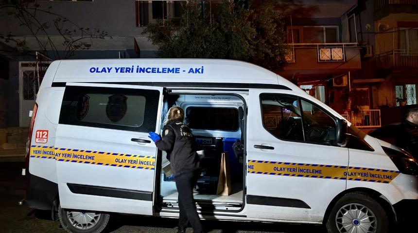 İzmir'de eve giren hırsızların bı&ccedil;akladığı kişi &ouml;ld&uuml;