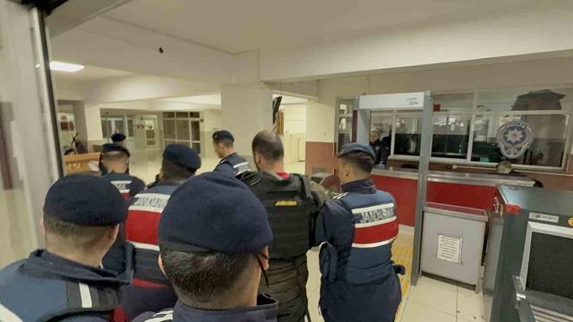 2 kişinin &ouml;l&uuml;m&uuml;ne sebep olan zanlılar adliyede 4