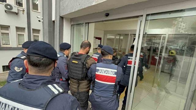 2 kişinin &ouml;l&uuml;m&uuml;ne sebep olan zanlılar adliyede 3