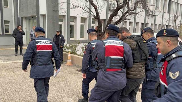 2 kişinin &ouml;l&uuml;m&uuml;ne sebep olan zanlılar adliyede 1