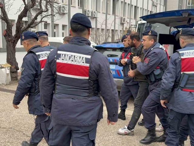 2 kişinin &ouml;l&uuml;m&uuml;ne sebep olan zanlılar adliyede