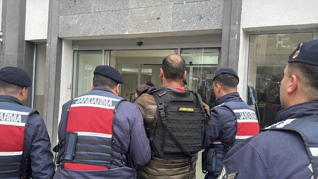 Tokat ta 2 kişiyi &ouml;ld&uuml;rd&uuml;ğ&uuml; iddia edilen 2 zanlı adliyede 1