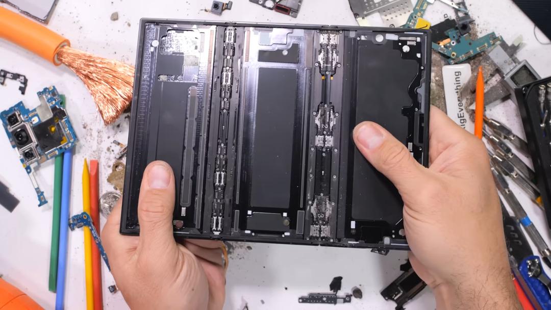 Samsung Galaxy Z TriFold dayanıklılık testine girdi: S&uuml;rpriz son! 5