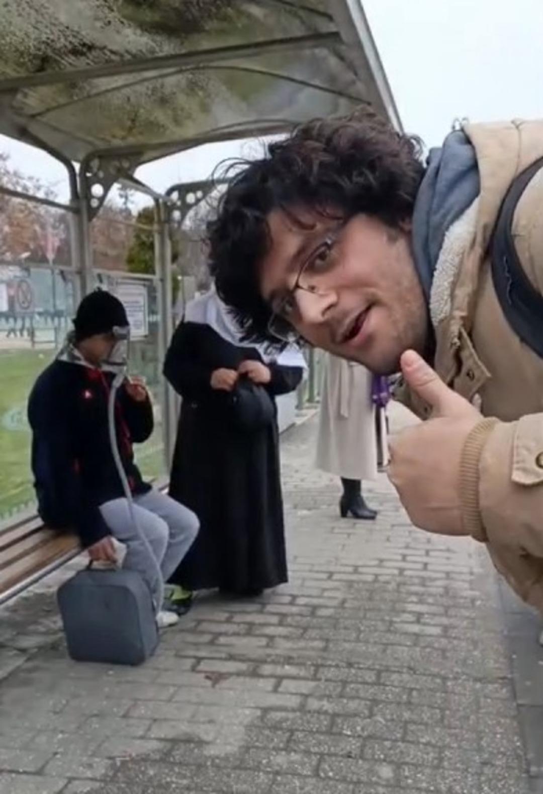  Dilencilik  iddiası tramvayda tartışmaya d&ouml;n&uuml;şt&uuml;! O anlar kamerada 2