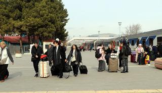 Seferler başladı: G&uuml;mr&uuml;k kapısı insan kaynıyor