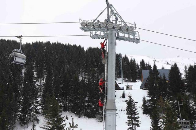 Ordu&rsquo;daki kayak merkezinde ger&ccedil;eğini aratmayan kurtarma tatbikatı 5