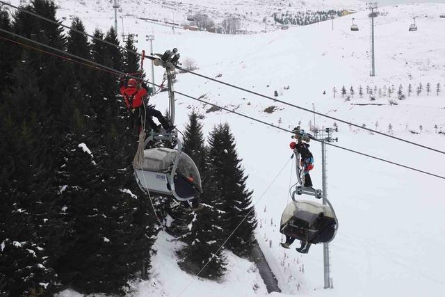 Ordu&rsquo;daki kayak merkezinde ger&ccedil;eğini aratmayan kurtarma tatbikatı 4