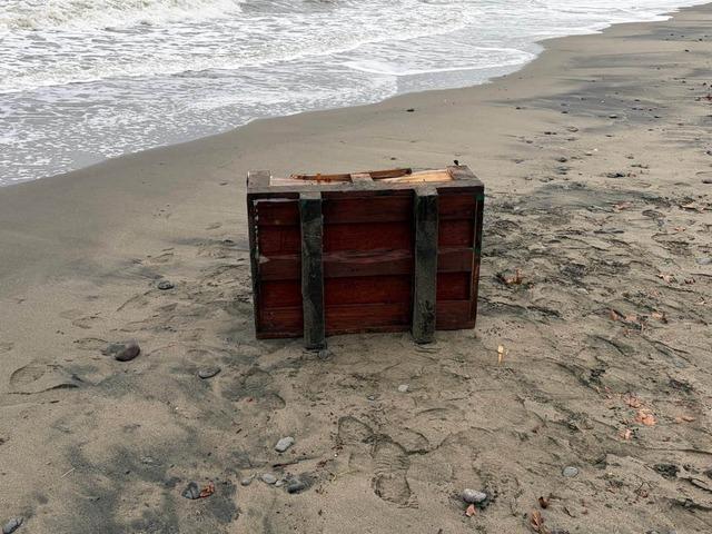 Samsun&rsquo;da sahile vuran sandık incelemeye alındı