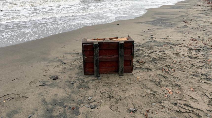 Samsun&rsquo;da sahile vuran sandık incelemeye alındı