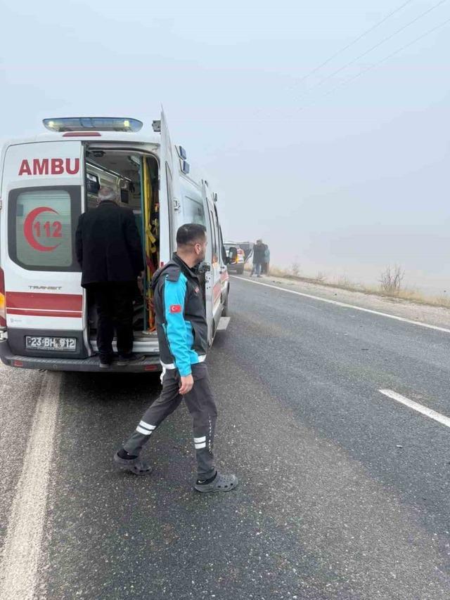 Elazığ&rsquo;da sis kazaya neden oldu: 1 yaralı 2