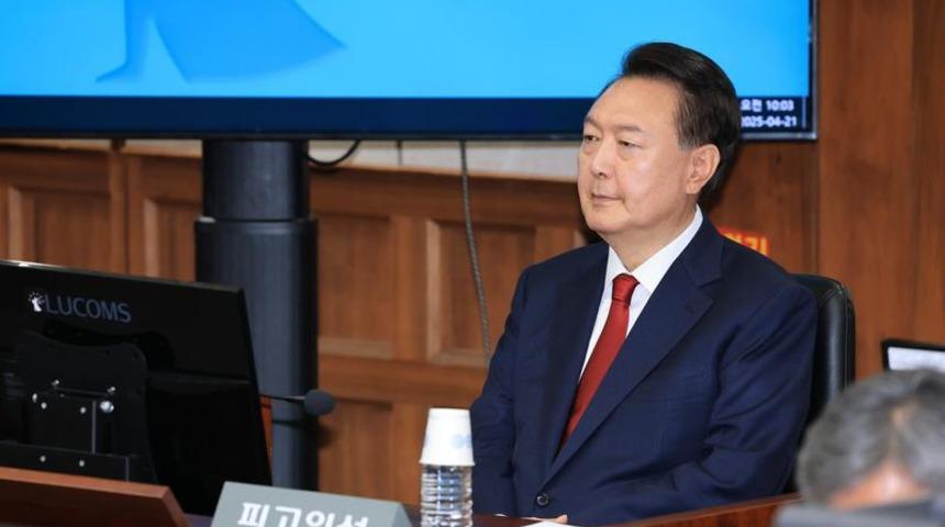 Eski G&uuml;ney Kore Devlet Başkanı Yoon i&ccedil;in 10 yıl hapis istendi