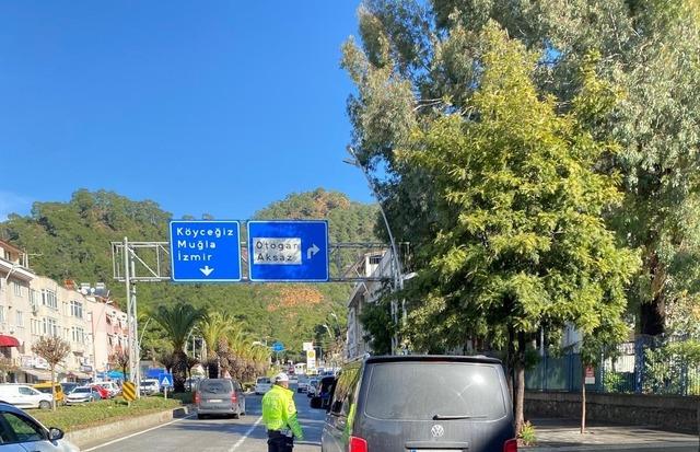 Marmaris&rsquo;te yeni yıl &ouml;ncesi trafik denetimleri sıklaştırıldı 1
