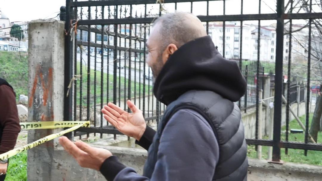 Esenyurt ta g&ouml;&ccedil;&uuml;k arabayı yuttu! Sahibinin tepkisi g&uuml;ndem oldu: "G&ouml;m&uuml;n gitsin" 9