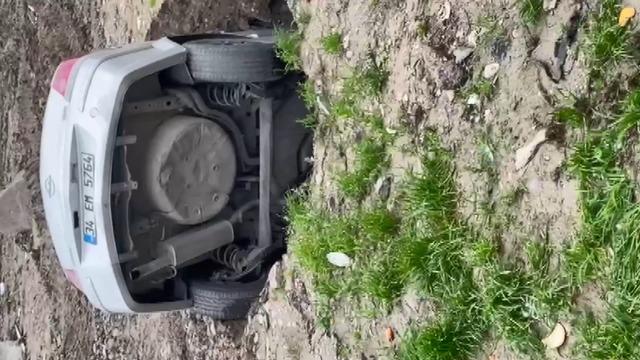 Esenyurt'ta göçük arabayı yuttu! Sahibinin tepkisi gündem oldu: Gömün gitsin