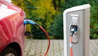 Elektrikli ara&ccedil;lar petrol t&uuml;ketimini g&uuml;nl&uuml;k 1,7 milyon varil azalttı