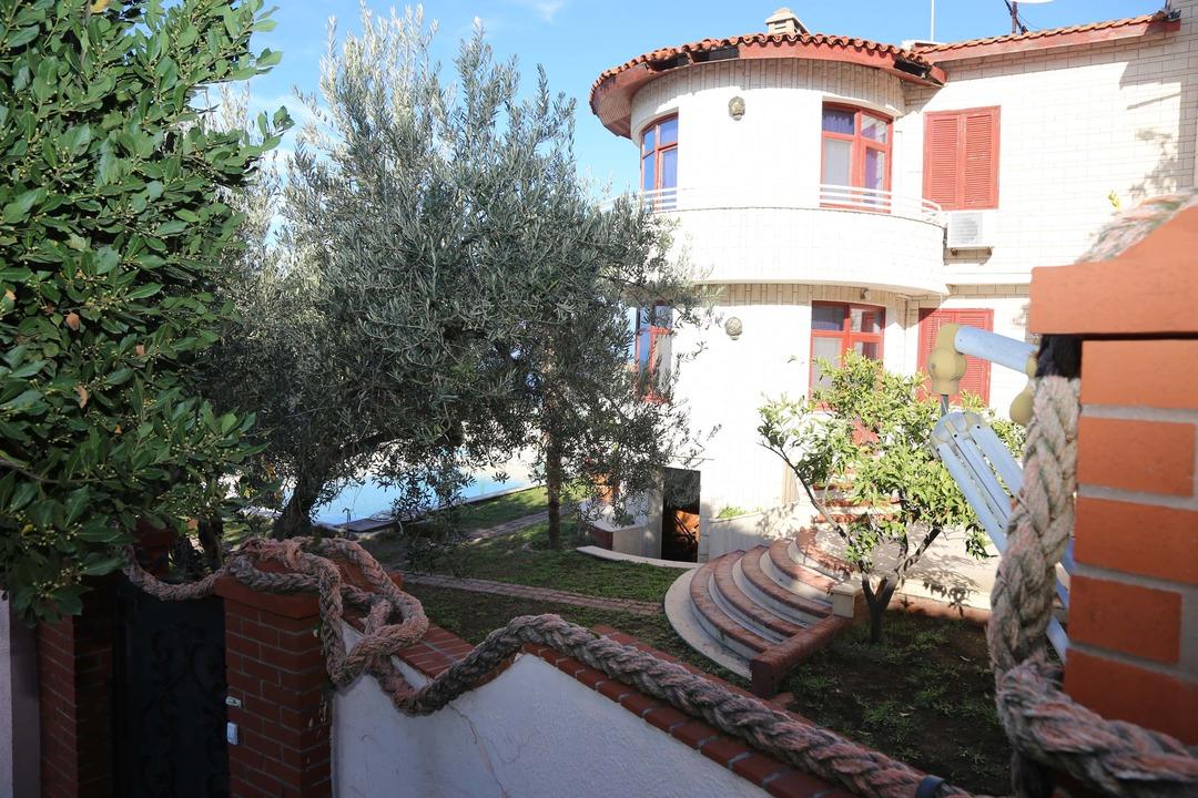 Kayahan ın  Gönül Köşkü  satışa çıktı! İstenen rakam dudak uçuklattı 4