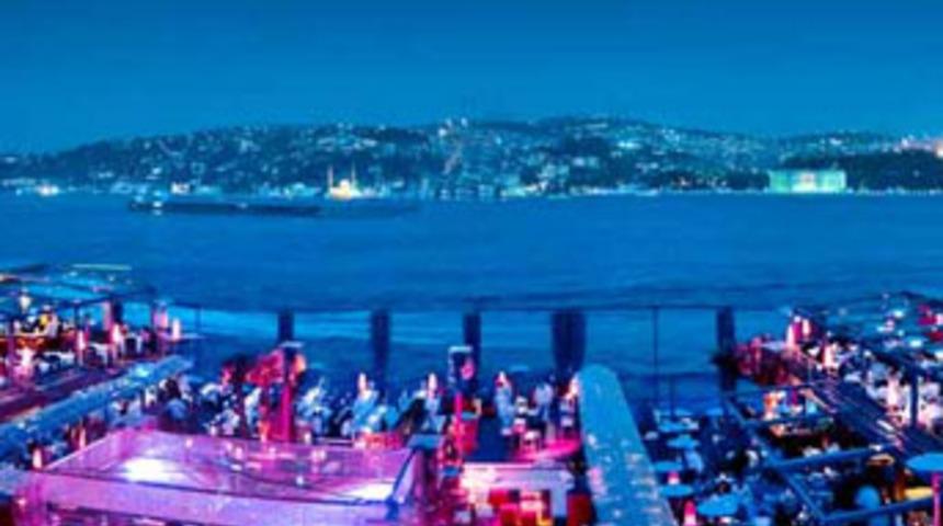 Reina bu ay tarih oluyor
