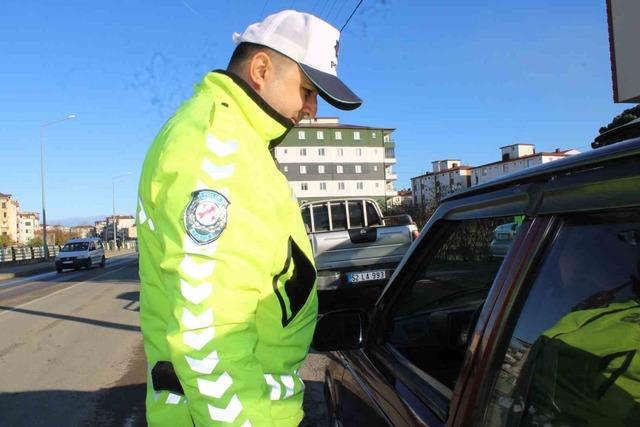 Ordu&rsquo;da polis ekiplerinden trafik denetimleri 5