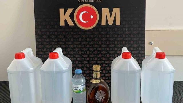 Yılbaşı öncesi kaçak alkol operasyonu: 20 litre etil alkol ele geçirildi