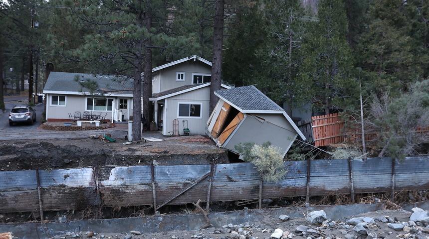 California&rsquo;da fırtına ve sel nedeniyle 3 kişi hayatını kaybetti