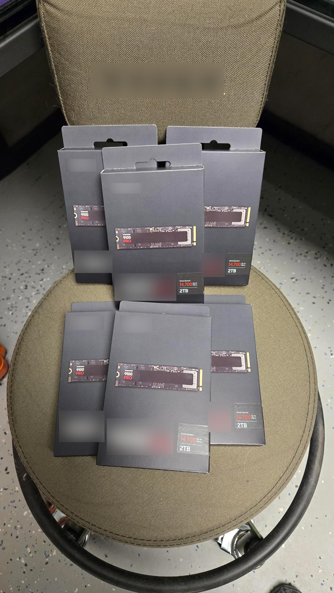 Kargoyu a&ccedil;ınca g&ouml;zlerine inanamadı: 2 yerine 20 tane g&ouml;nderdiler! Şirketin cevabı ise daha şaşırtıcı 2