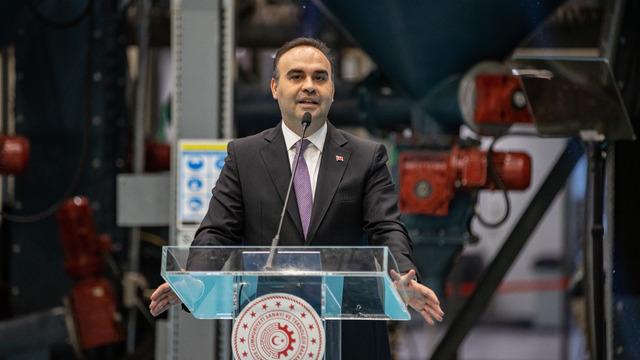 Bakan Kacır, Sakarya'da fındık fabrikasının prototip üretim tesisi tanıtımına katıldı