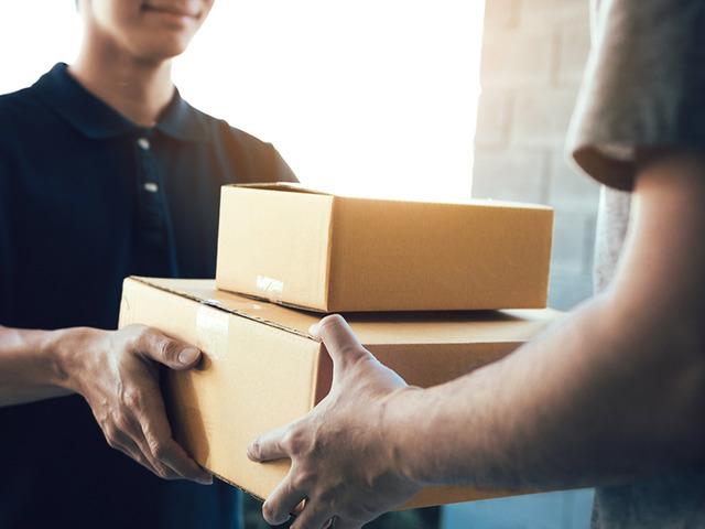 Kargoyu a&ccedil;ınca g&ouml;zlerine inanamadı! 