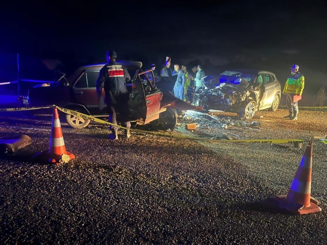 Manisa da feci kaza: Aynı aileden 3 kişi hayatını kaybetti 1