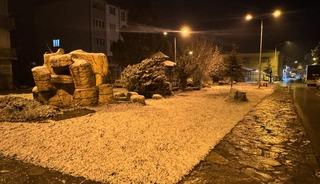 Karab&uuml;k'&uuml;n y&uuml;ksek kesimlerinde kar yağışı etkili oluyor