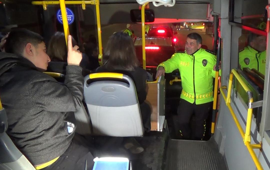 Yer: Erzurum! G&uuml;mr&uuml;k m&uuml;h&uuml;rl&uuml; tırda 23 d&uuml;zensiz g&ouml;&ccedil;men yakalandı 2