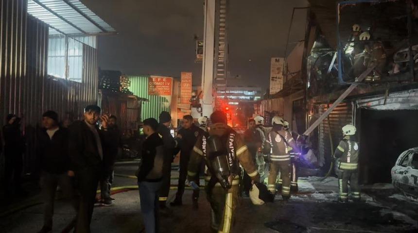 Başakşehir Atat&uuml;rk Oto Sanayi Sitesi'nde korkutan yangın