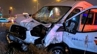 Aksaray'da tır ile servis aracı çarpıştı: 2 yaralı