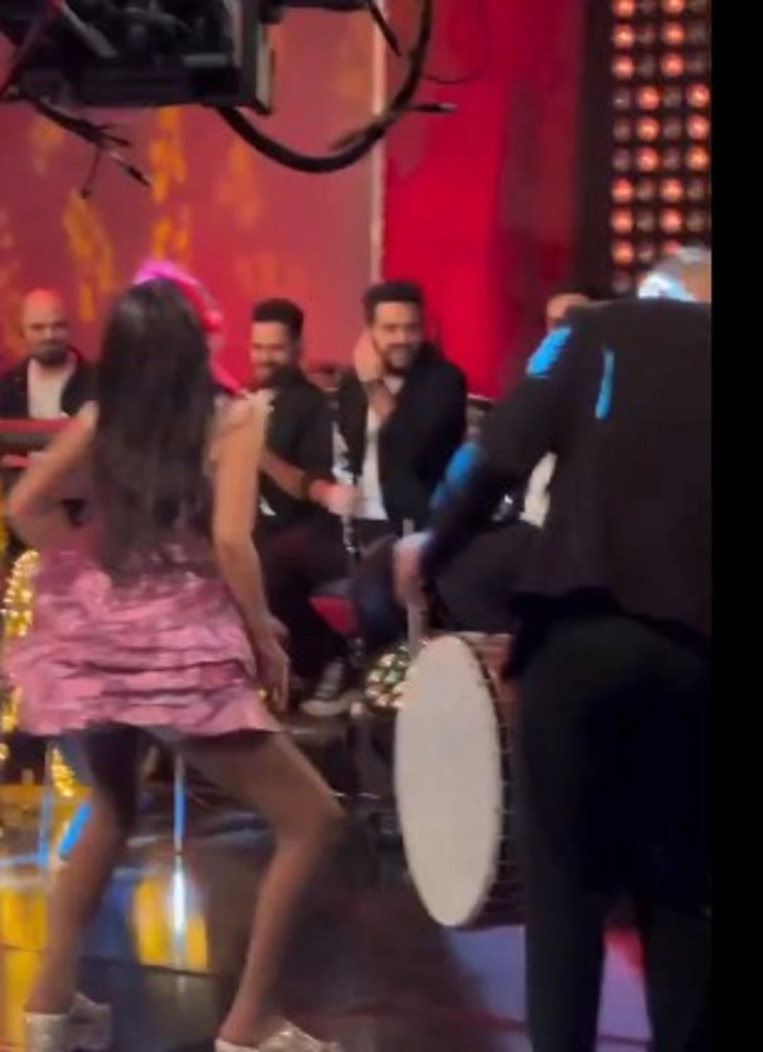 Yıldız Tilbe eteğini kaldırıp kendinden ge&ccedil;ti! İbo Show Yılbaşı &Ouml;zel &ccedil;ekiminden g&ouml;r&uuml;nt&uuml;ler sızdı 2