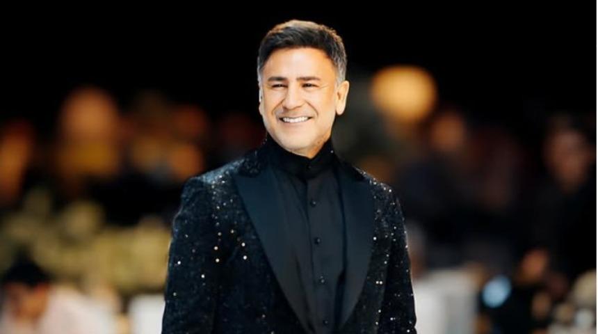 9 &ccedil;ocuk babası İzzet Yıldızhan'dan aile pozu! Sır gibi sakladığı eşi ortaya &ccedil;ıktı