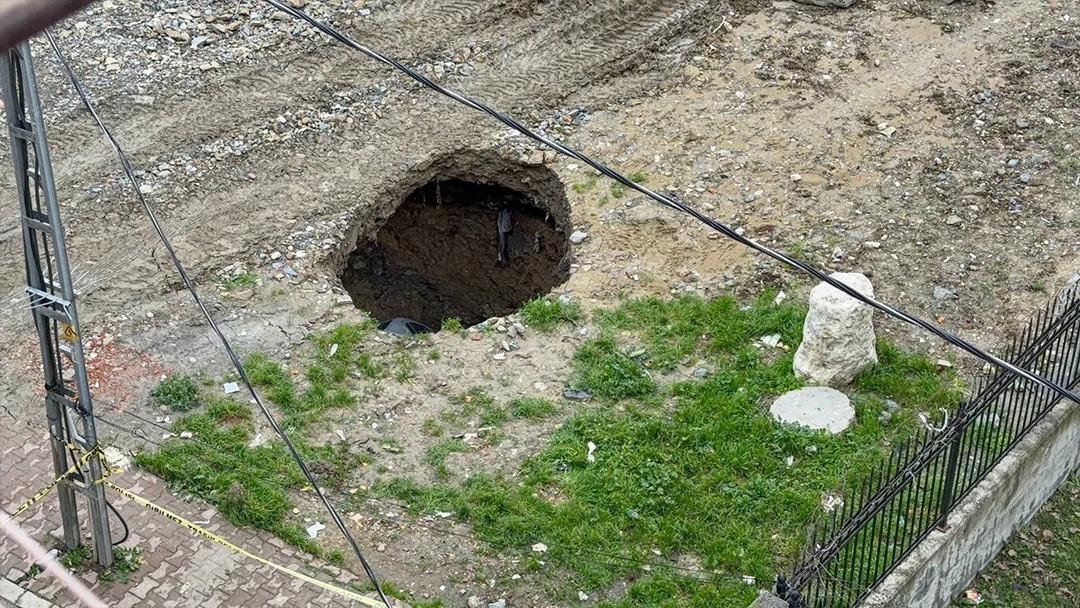 Otomobil obruğa d&uuml;şm&uuml;şt&uuml;! Uzman isimden tehlikeli uyarı 2