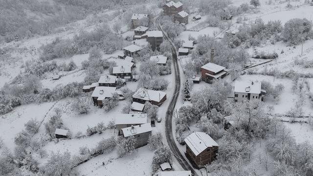 Kar başladı, bazı kentler beyaza büründü! İstanbul, Ankara, Bolu, Sivas, Ardahan'dan kar manzaraları...